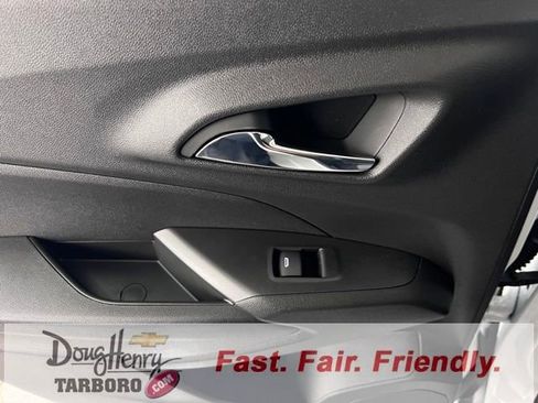 New 2025 Chevrolet Trax LT w/ Sunroof Package image 32