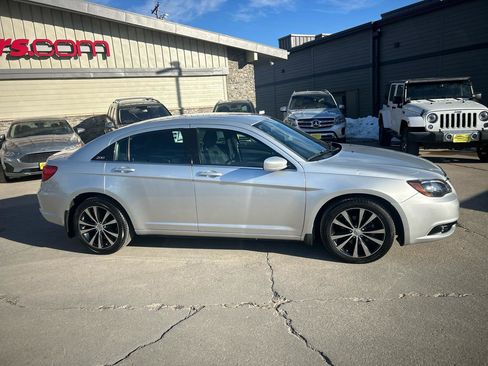 Used 2012 Chrysler 200 Touring image 2