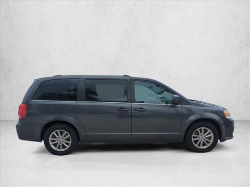 Used 2018 Dodge Grand Caravan SXT image 4