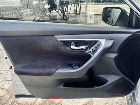 Used 2013 Nissan Altima 2.5 SV image 9