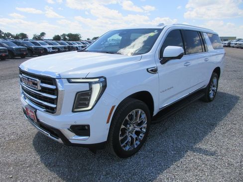 New 2026 GMC Yukon XL Elevation w/ Elevation Premium Package AWD/4WD image 9