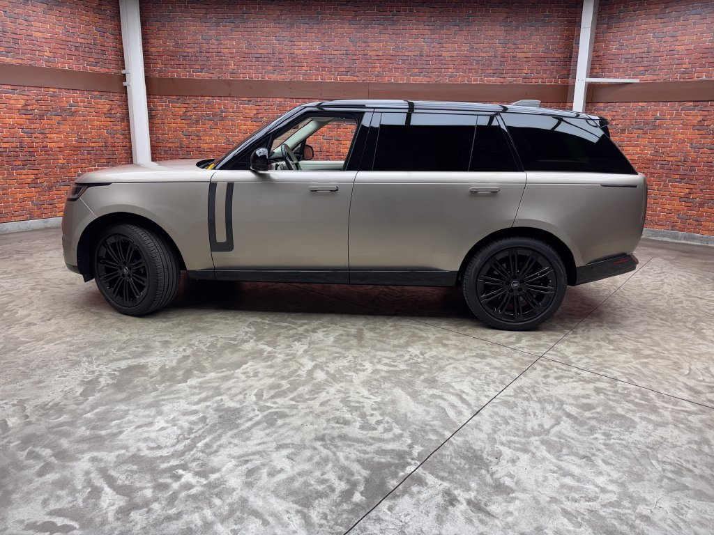 Used 2024 Land Rover Range Rover Long Wheelbase SE AWD/4WD image 2