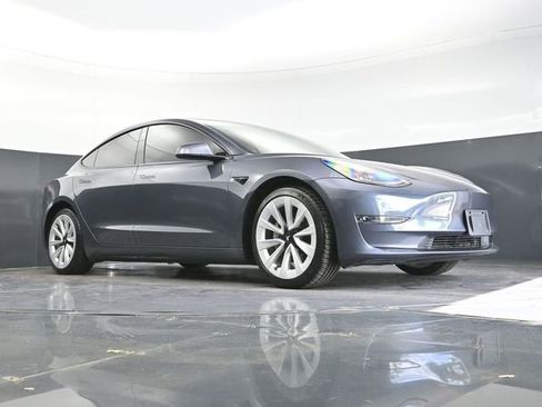 Used 2023 Tesla Model 3 Standard Range RWD image 32
