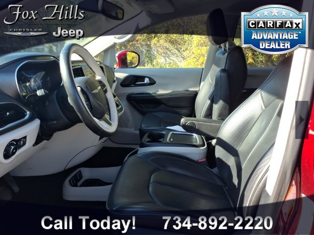 Used 2020 Chrysler Pacifica Limited w/ 8-pass Seating Package FWD image 15