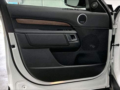 Used 2019 Land Rover Discovery HSE image 25