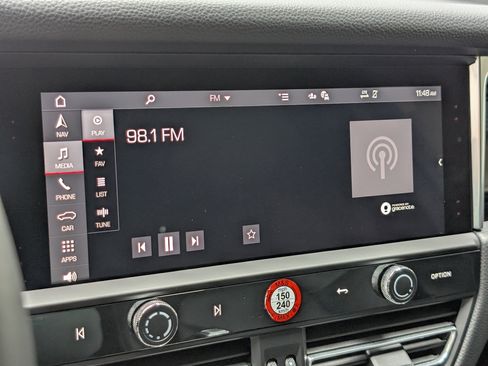 Certified 2025 Porsche Macan image 32