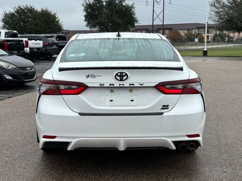 Used 2024 Toyota Camry SE image 5