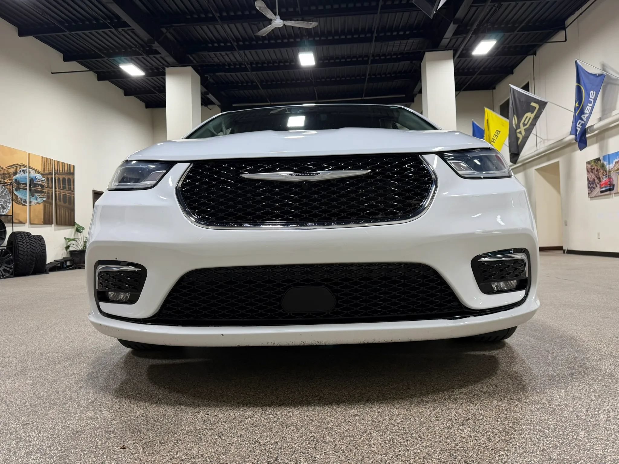 Used 2023 Chrysler Pacifica Touring-L FWD image 12