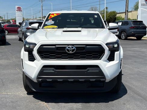 Used 2024 Toyota Tacoma TRD Sport w/ TRD Sport Upgrade Package AWD/4WD image 24
