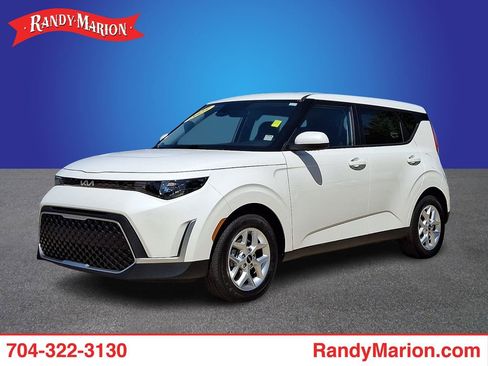 Used 2025 Kia Soul LX w/ LX Technology Package FWD image 1