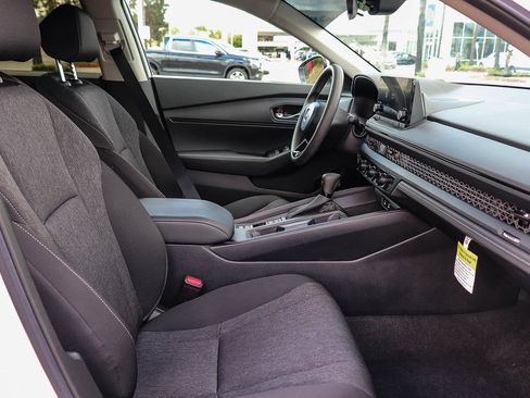 Certified 2025 Honda Accord LX image 19