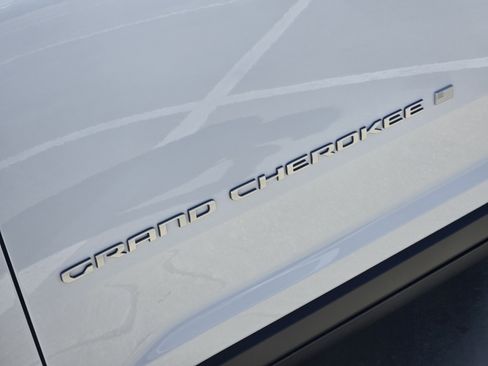 New 2025 Jeep Grand Cherokee Laredo X image 8