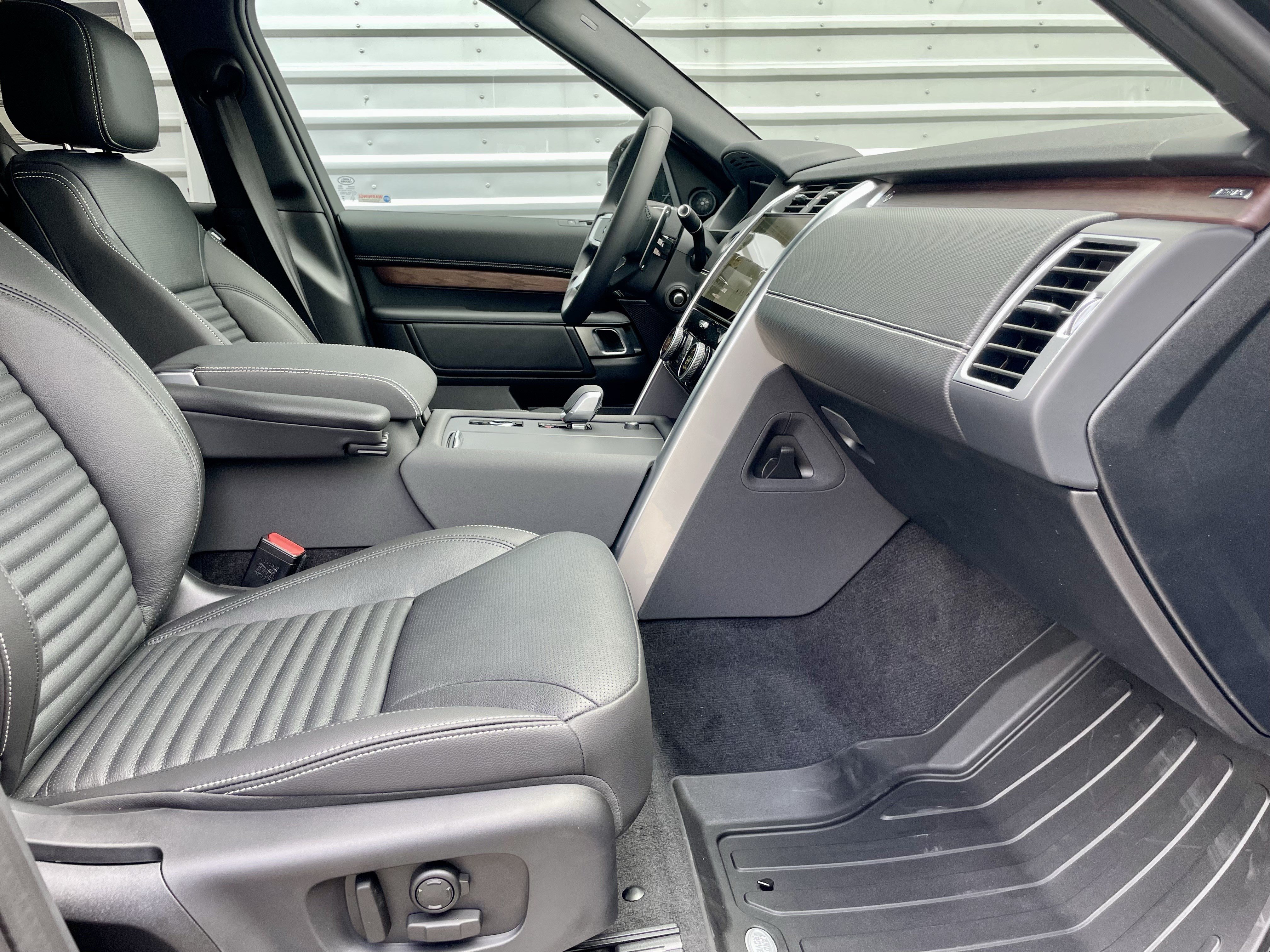New 2026 Land Rover Discovery Dynamic SE AWD/4WD image 15