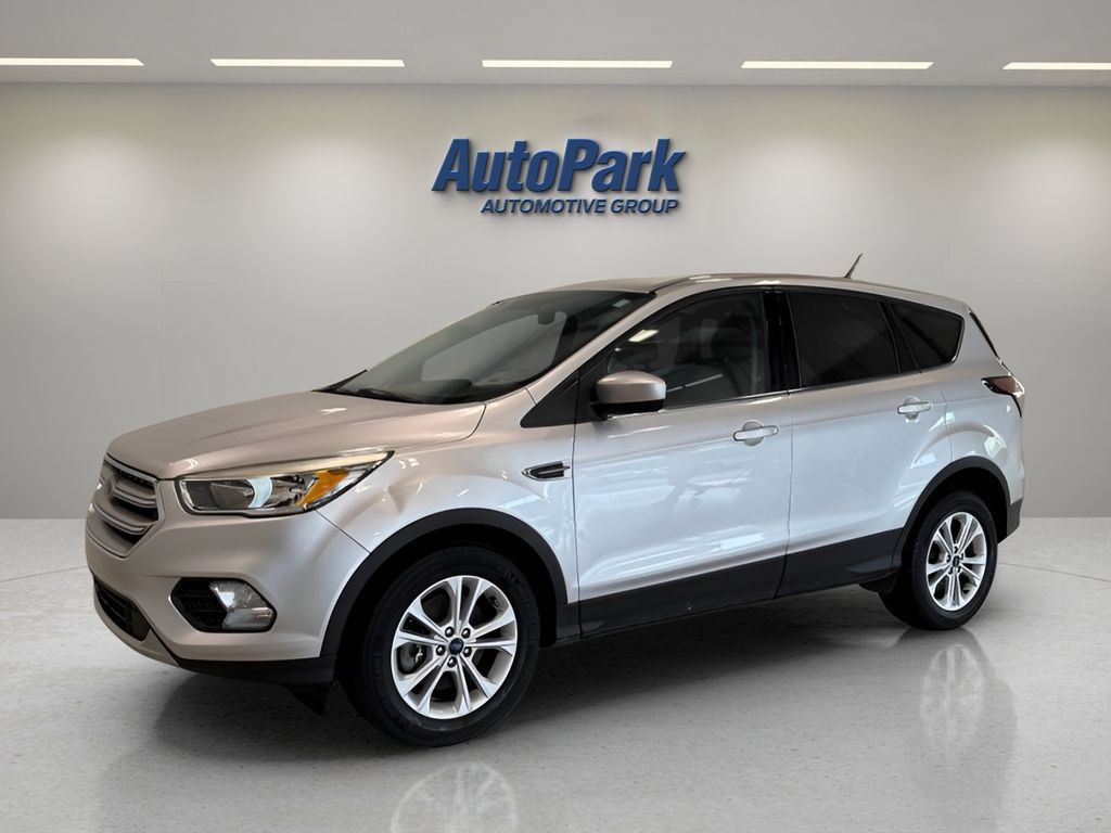 Used 2017 Ford Escape SE FWD image 3