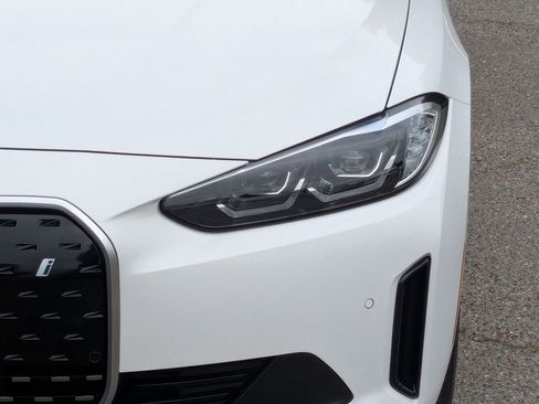 Used 2023 BMW i4 eDrive40 w/ Premium Package image 10