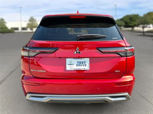 New 2025 Mitsubishi Outlander SEL image 6