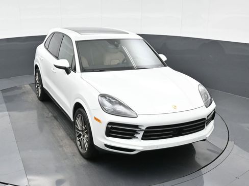 Certified 2023 Porsche Cayenne Platinum Edition image 32