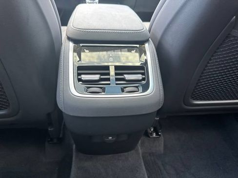Certified 2025 Volvo XC90 B6 Plus AWD/4WD image 17