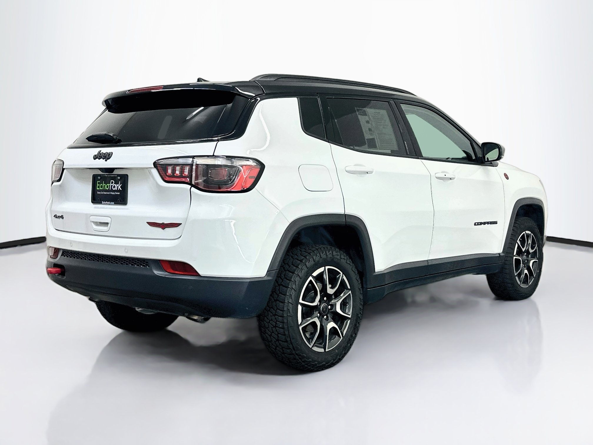 Used 2025 Jeep Compass Trailhawk AWD/4WD image 9