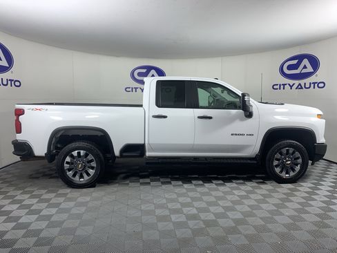 Used 2024 Chevrolet Silverado 2500 Custom w/ Custom Convenience Package AWD/4WD image 2