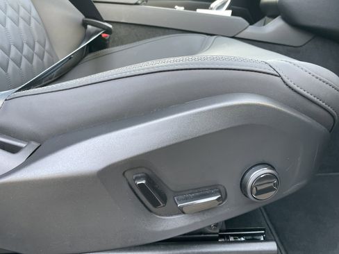 Used 2025 Volvo XC90 B6 Plus image 13