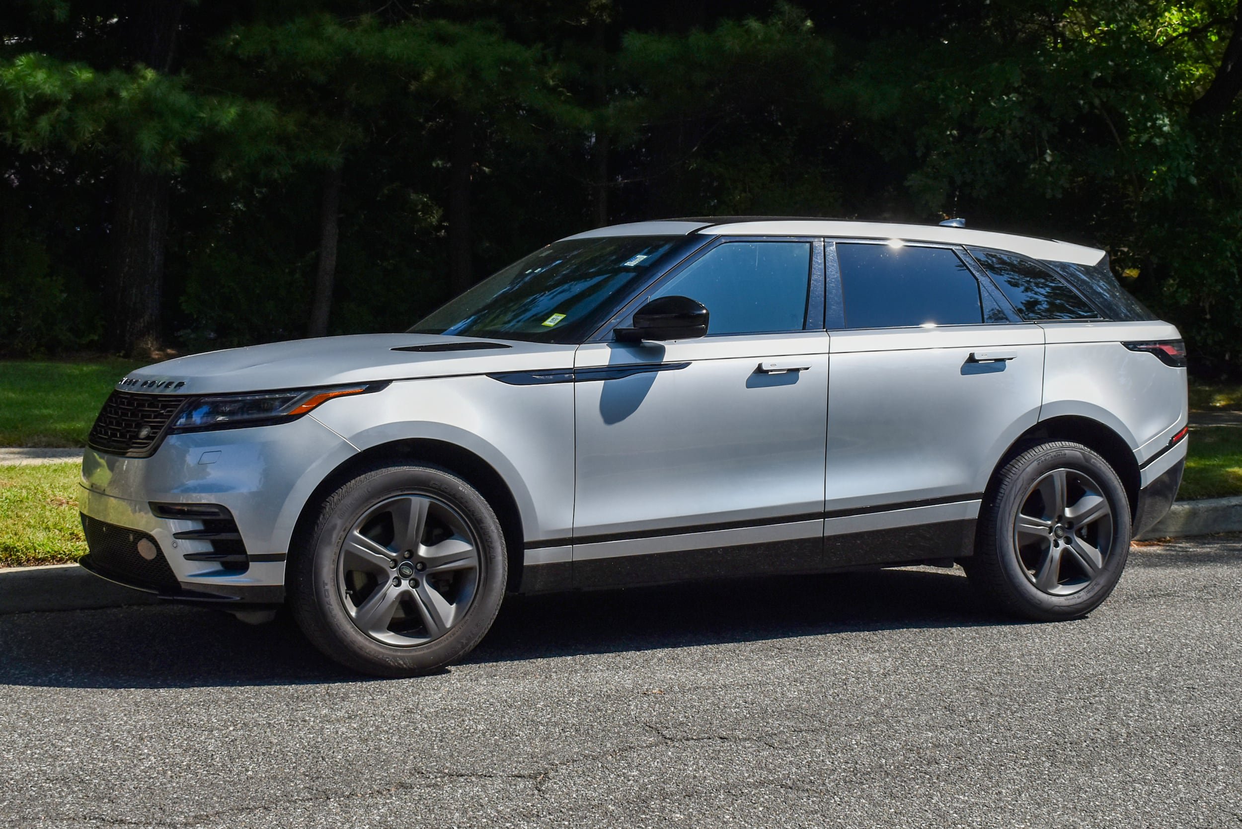 Used 2025 Land Rover Range Rover Velar Dynamic SE AWD/4WD image 3