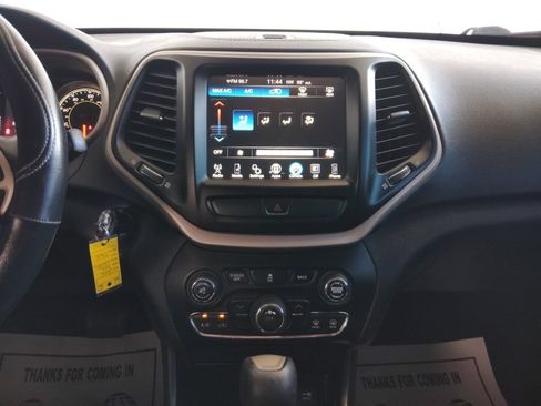Used 2016 Jeep Cherokee Latitude w/ Comfort & Sound Group FWD image 25