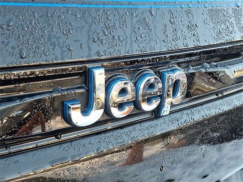 Used 2023 Jeep Grand Cherokee Overland w/ Luxury Tech Group IV image 31