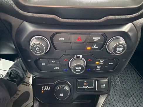 Used 2023 Jeep Renegade Latitude image 21