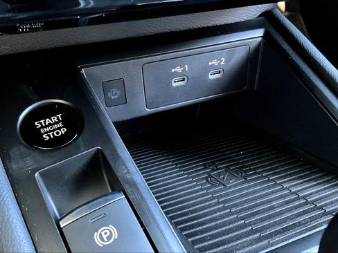 New 2026 Nissan Kicks SR image 18