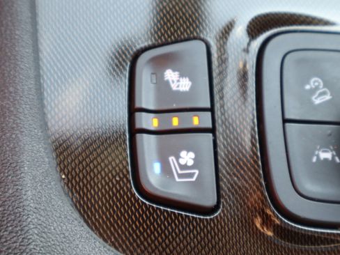 Used 2022 GMC Acadia AT4 w/ Technology Package AWD/4WD image 23