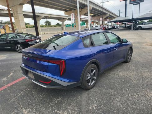 Used 2025 Kia K4 LXS image 12