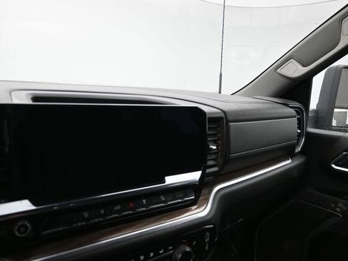 Used 2025 Chevrolet Silverado 2500 LT image 22