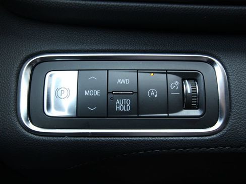 Used 2025 Buick Enclave Preferred AWD/4WD image 21