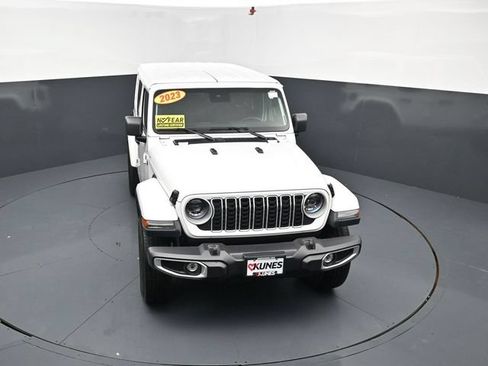 Used 2025 Jeep Wrangler Unlimited Sahara AWD/4WD image 50