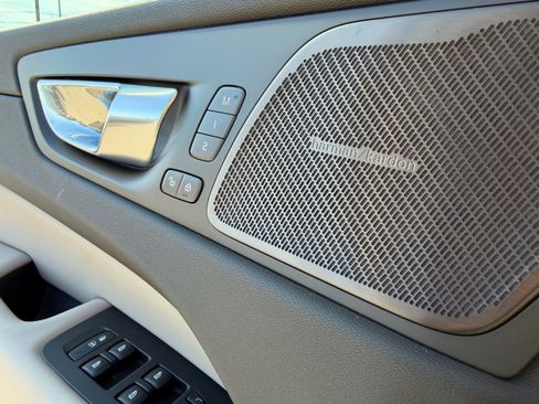 New 2026 Volvo XC60 B5 Plus w/ Climate Package image 18