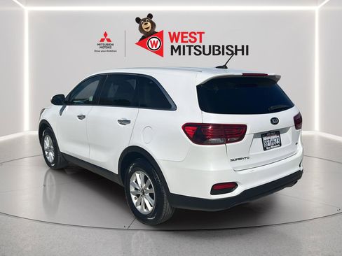 Used 2020 Kia Sorento LX image 4