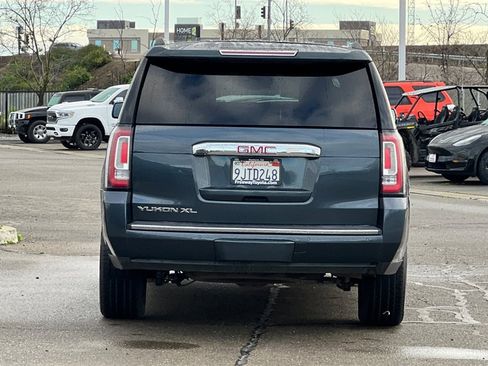 Used 2019 GMC Yukon XL Denali image 6