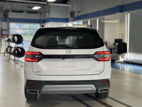 Used 2023 Honda Pilot Elite image 6