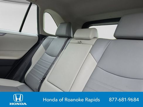 Used 2019 Toyota RAV4 XLE Premium FWD image 16
