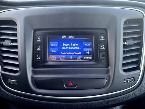 Used 2015 Chrysler 200 Limited w/ Convenience Group image 16