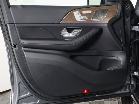 New 2026 Mercedes-Benz GLS 580 4MATIC image 8