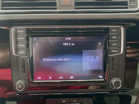 Used 2016 Volkswagen Jetta Sport image 16