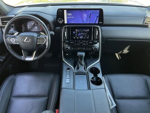 Used 2023 Lexus LX 600 4WD w/ Luxury Package image 8