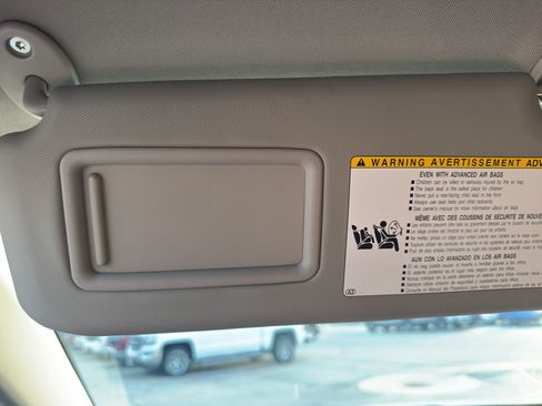 Used 2018 Toyota RAV4 LE FWD image 23