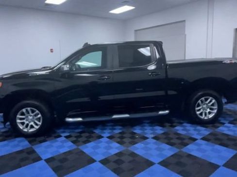 Used 2023 Chevrolet Silverado 1500 LT AWD/4WD image 5