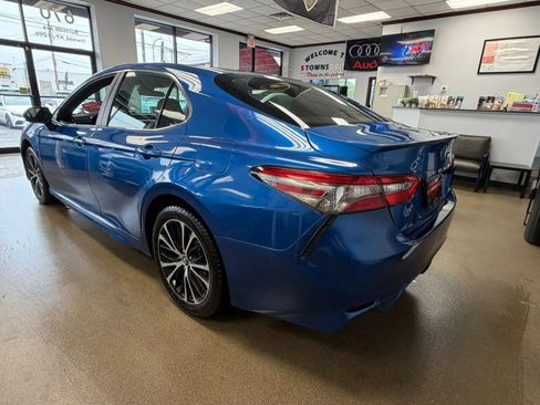 Used 2018 Toyota Camry SE FWD image 11