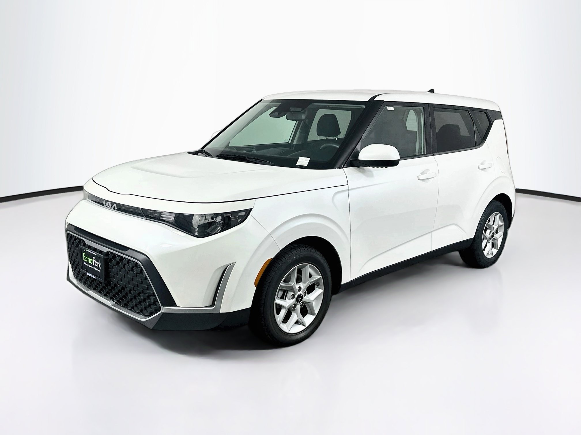 Used 2024 Kia Soul LX w/ Option Group 015 FWD image 3