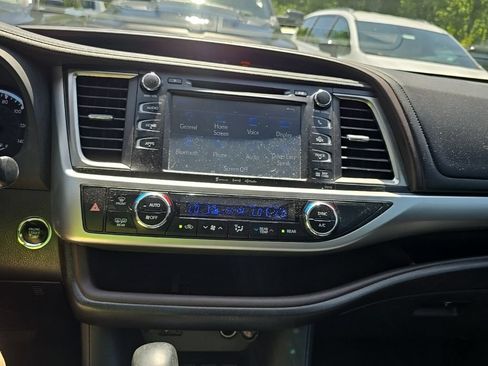 Used 2016 Toyota Highlander XLE FWD image 24