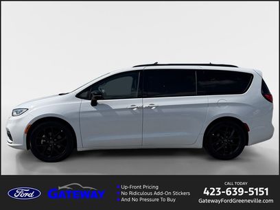 Used 2025 Chrysler Pacifica Limited